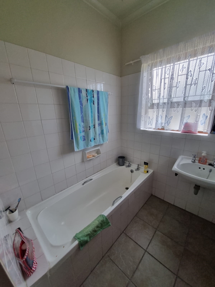 To Let 3 Bedroom Property for Rent in Aston Bay Eastern Cape